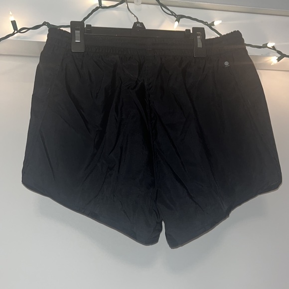 Adidas shorts size M - Picture 3 of 6
